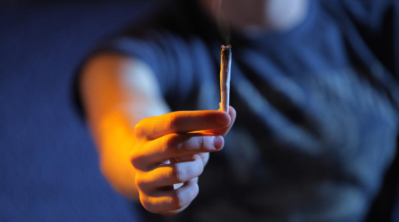 5 Rules You Should Know When Smoking Weed with a Group of People